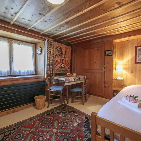 Du Croz 1 Mont Blanc View - 4 En-suites & Sleeps 8 - Happy * Шамони